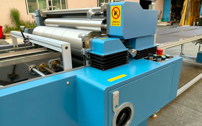 Машина с одним питателем для склеивания пазлов