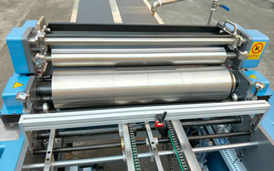 Машина с одним питателем для склеивания пазлов