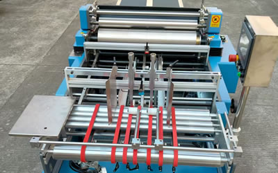 Машина с одним питателем для склеивания пазлов