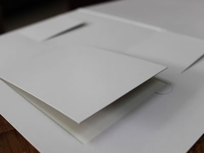 Машина с одним питателем для склеивания пазлов